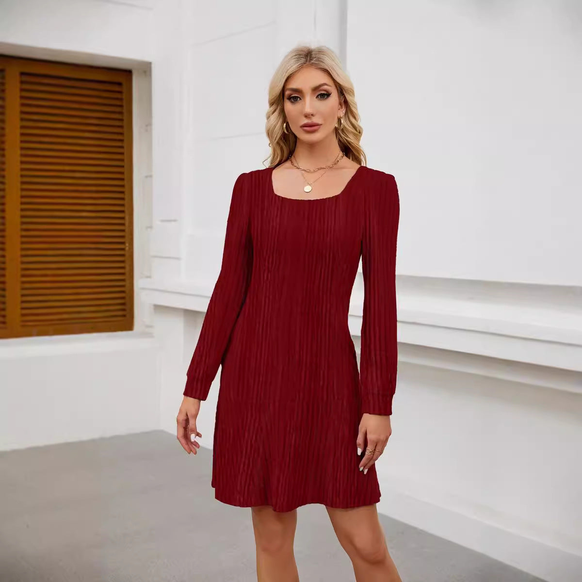 Kleid mit quadratischem Ausschnitt und Laternenärmeln sowie Taschen | Ideal für Frühling und Herbst
