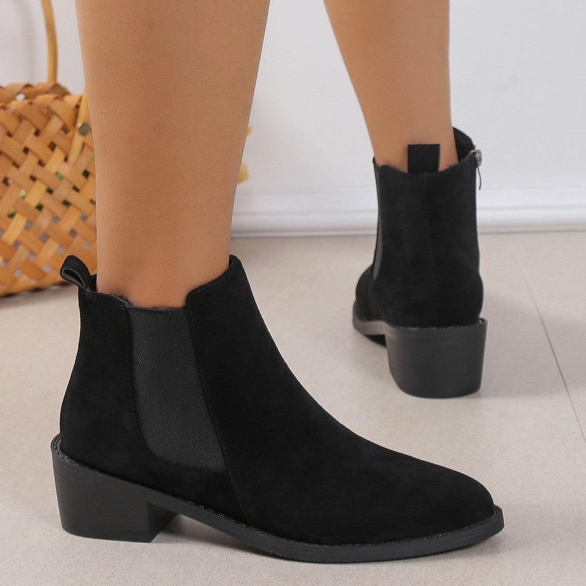 Wildleder Stiefeletten mit seitlichem Reißverschluss und Blockabsatz | Ideal für den Herbst