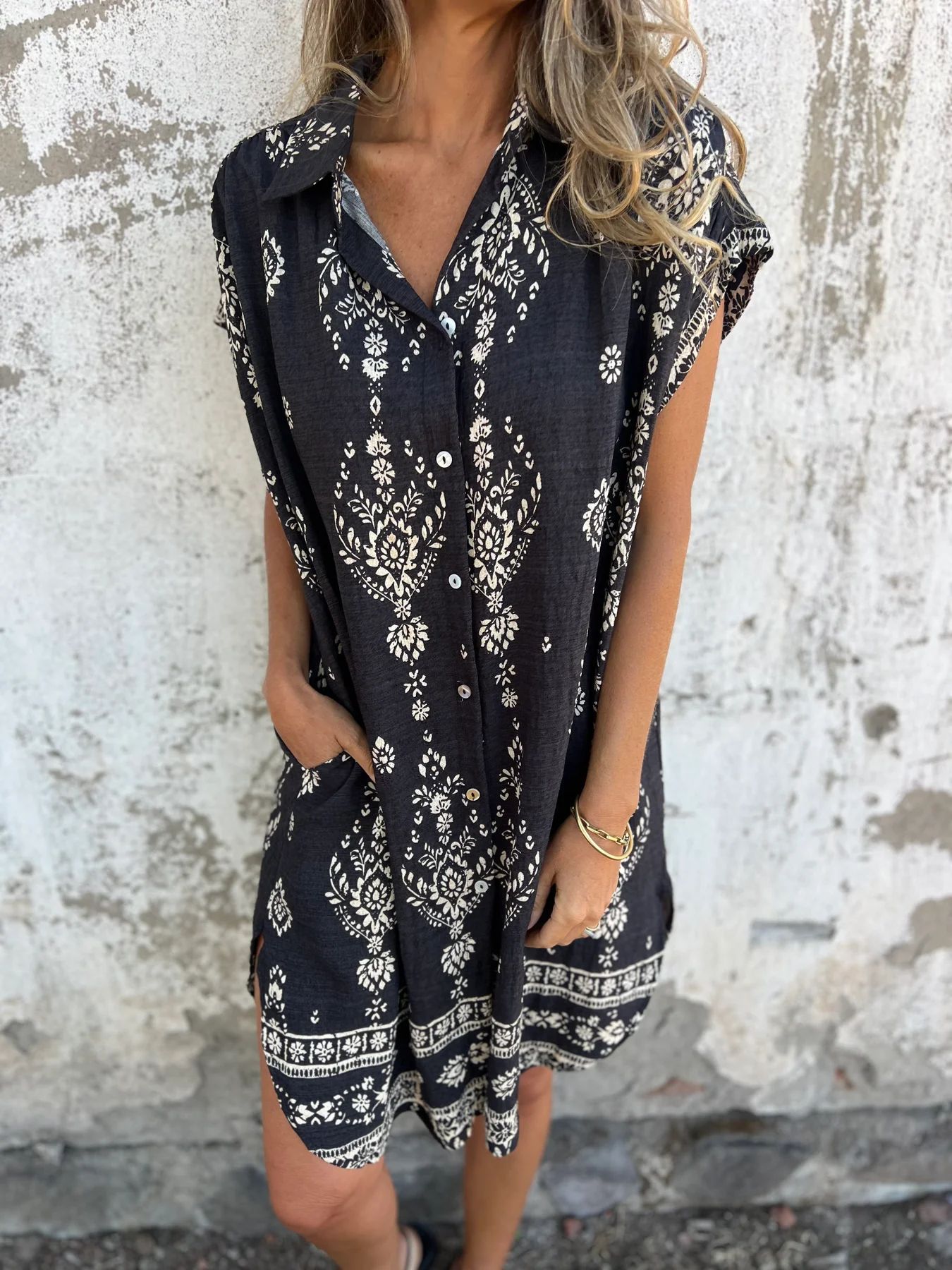 Bedrucktes Baumwoll-Leinen Kleid mit Kurzen Ärmeln und Taschen in Midilänge | Ideal für Frühling und Sommer