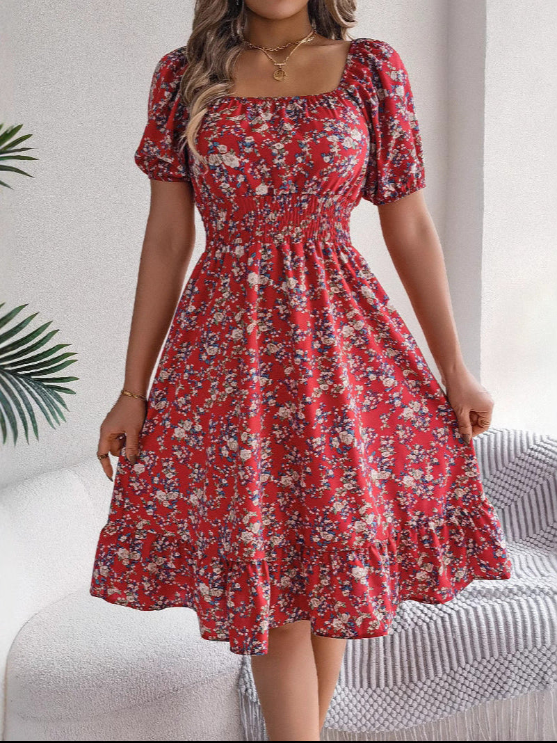 Blumenkleid mit Quadrat-Ausschnitt, Rüschen und Hohem Bund | Ideal für den Sommer