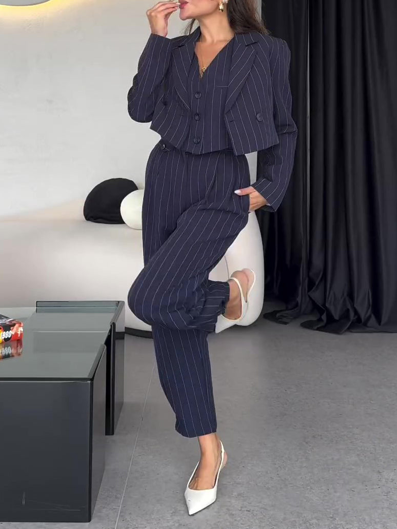 Gestreifte Weste mit Kurzem Blazer und Hochtaillierter Hose Dreiteiliges Set aus Polyester | Ideal für Frühling und Herbst