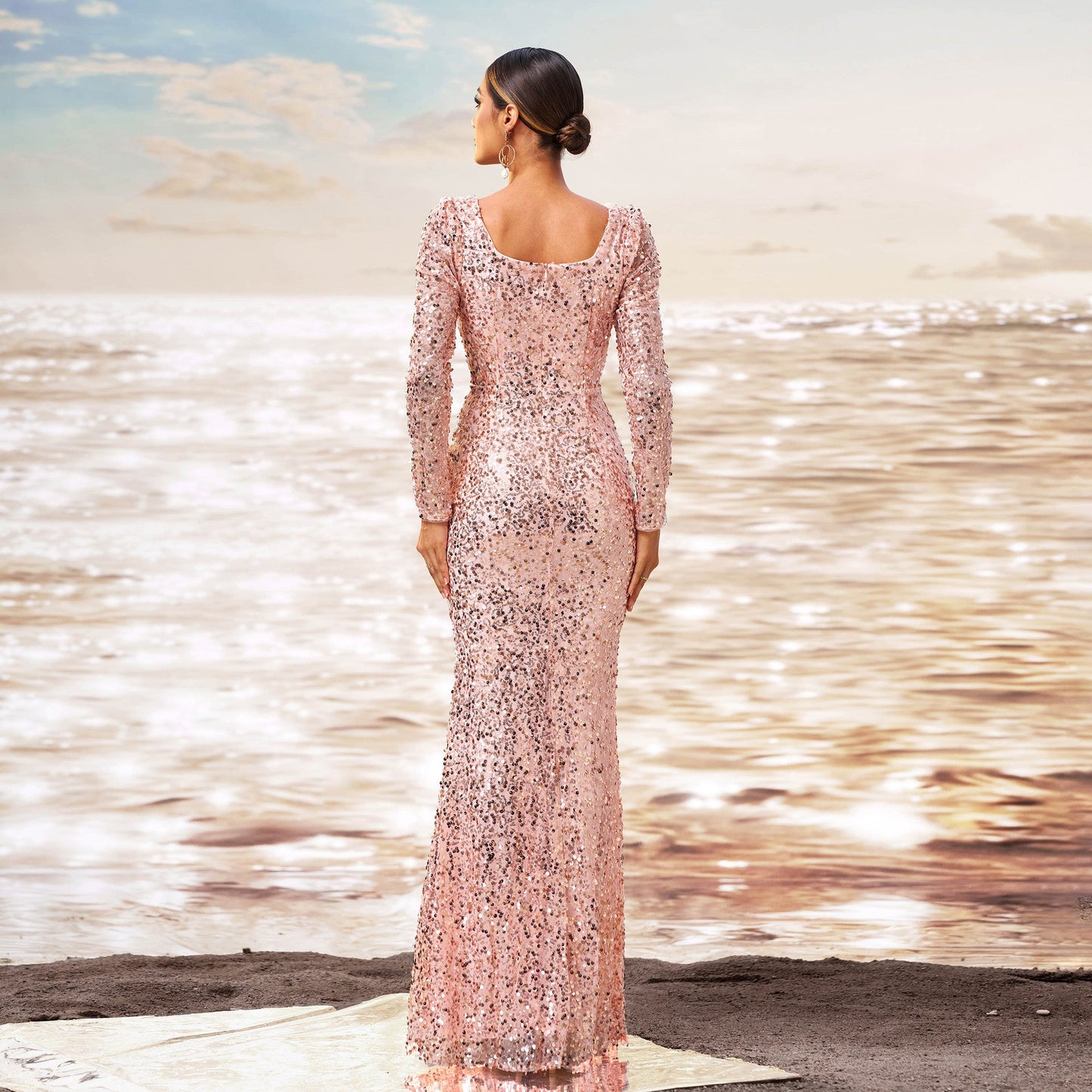 Paillettenbesetztes Langarm-Fishtail-Kleid mit Quadratausschnitt | Ideal für Herbst und Winter