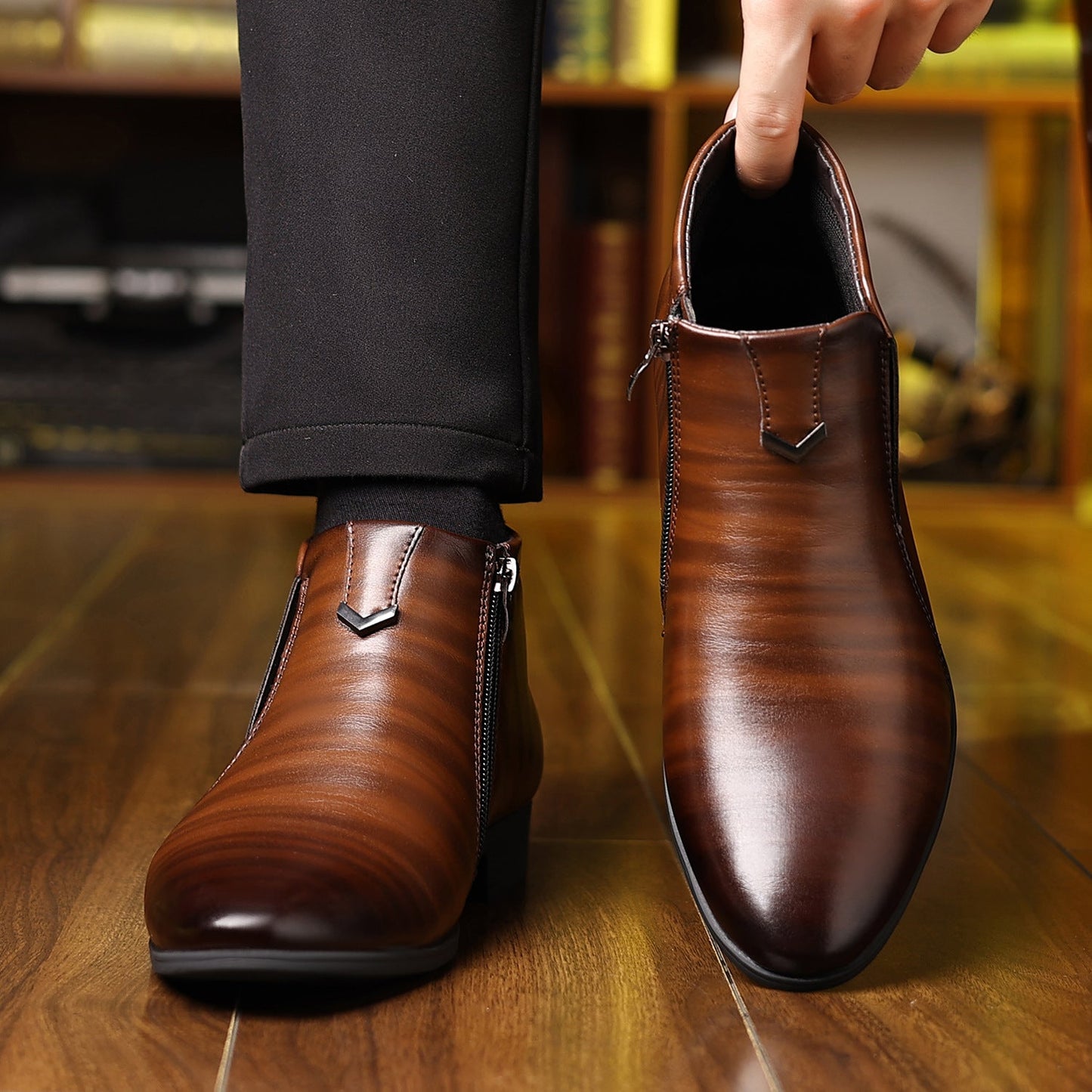 Herren Geprägte Leder Stiefeletten mit Seitlichem Reißverschluss und Flachem Absatz | Ideal für alle Jahreszeiten