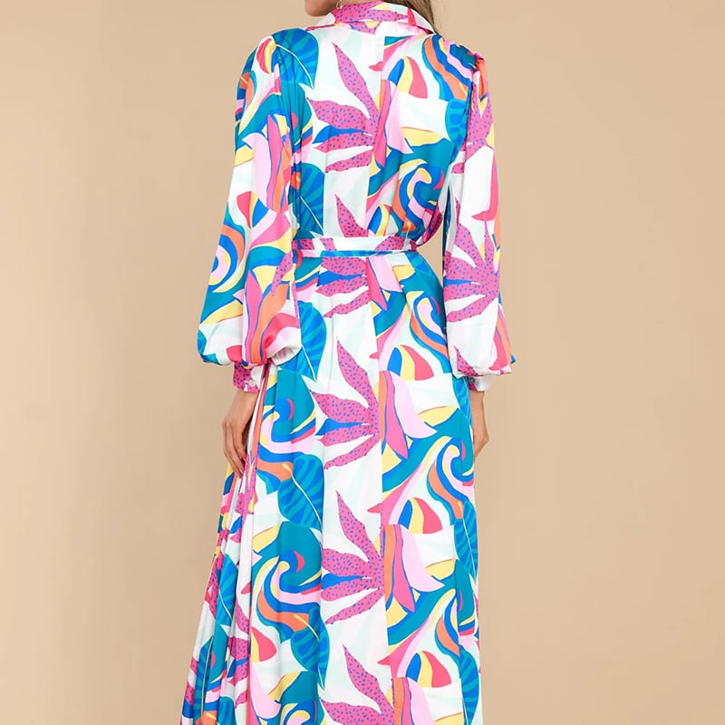 Langes Kleid mit Blumenmuster und Polokragen mit Weitem Saum | Ideal für Frühling und Herbst