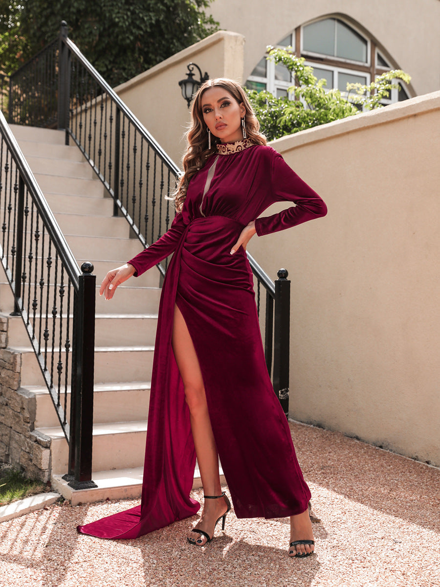 Velours Kleid mit Hohem Kragen und Kurzem Rock | Ideal für Herbst und Winter