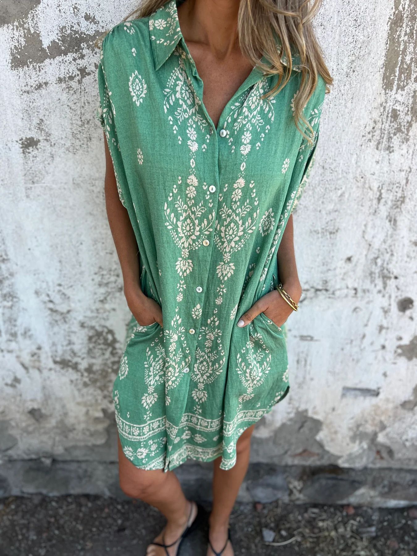 Bedrucktes Baumwoll-Leinen Kleid mit Kurzen Ärmeln und Taschen in Midilänge | Ideal für Frühling und Sommer