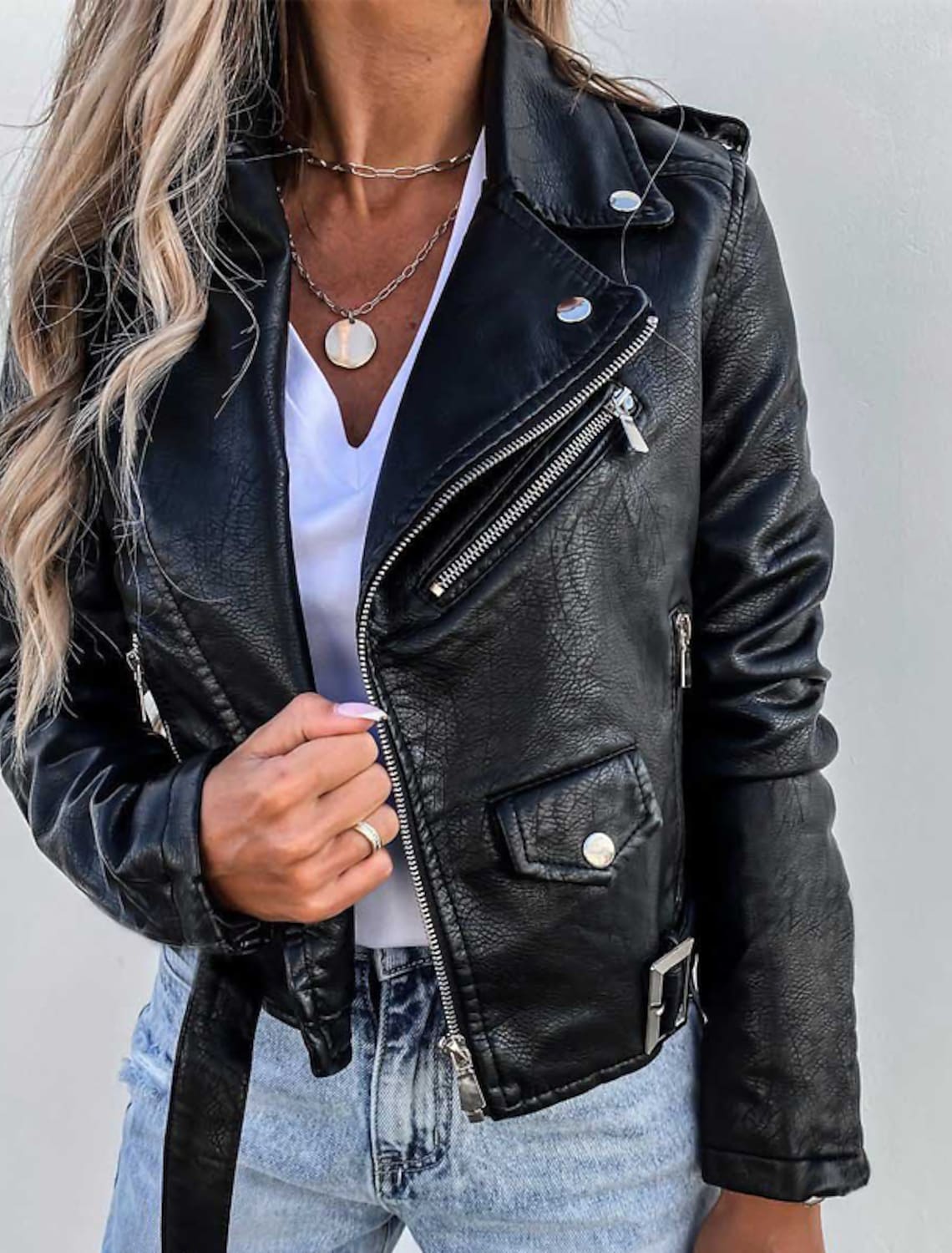Kurze Bikerjacke mit Stehkragen und Reißverschluss-Details | Ideal für Frühling und Herbst