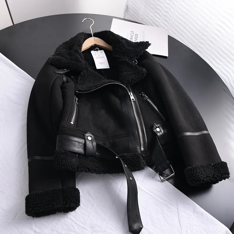Warmer Damen-Wintermantel mit Wildlederoptik und weichem Innenfutter | Ideal für den Winter