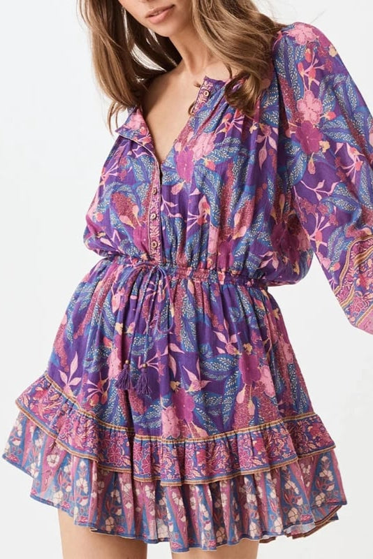Bedrucktes Midi-Kleid mit V-Ausschnitt und langen Ärmeln sowie Rüschen-Details | Ideal für Frühling und Herbst