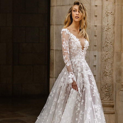 Weißes Spitzenkleid mit langen Ärmeln und mittlerer Taille für Hochzeiten | Ideal für Frühling und Herbst