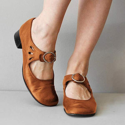 Leder-Keilsandalen mit verstellbarer Schnalle