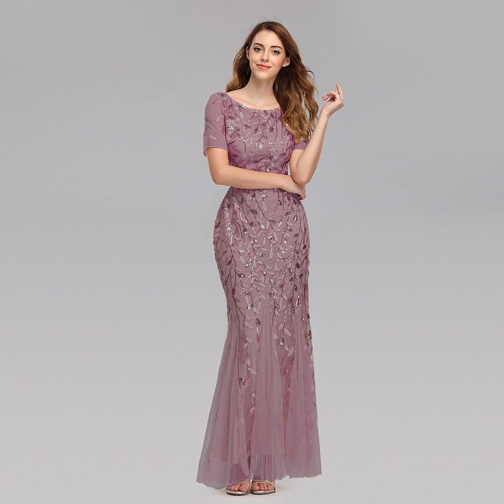 Bodenlanges Abendkleid mit Rundhalsausschnitt und Spitzenstickerei | Ideal für alle Jahreszeiten