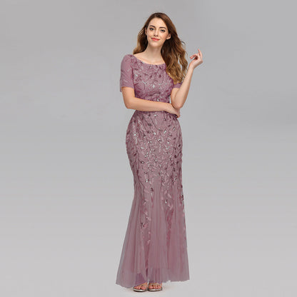 Bodenlanges Abendkleid mit Rundhalsausschnitt und Spitzenstickerei | Ideal für alle Jahreszeiten