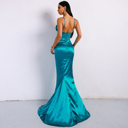 Ärmelloses Abendkleid mit V-Ausschnitt und Kleiner Schleppe | Ideal für Frühling und Sommer