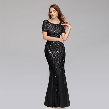 Bodenlanges Abendkleid mit Rundhalsausschnitt und Spitzenstickerei | Ideal für alle Jahreszeiten