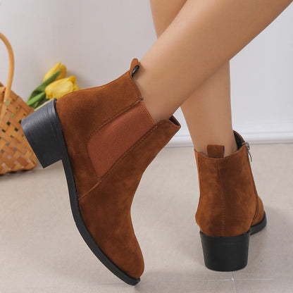 Wildleder Stiefeletten mit seitlichem Reißverschluss und Blockabsatz | Ideal für den Herbst