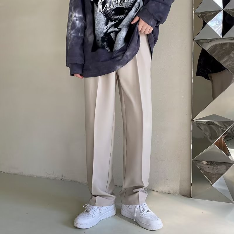 Herrenhose mit weitem Bein und geradem Schnitt, ideal für Frühling und Herbst