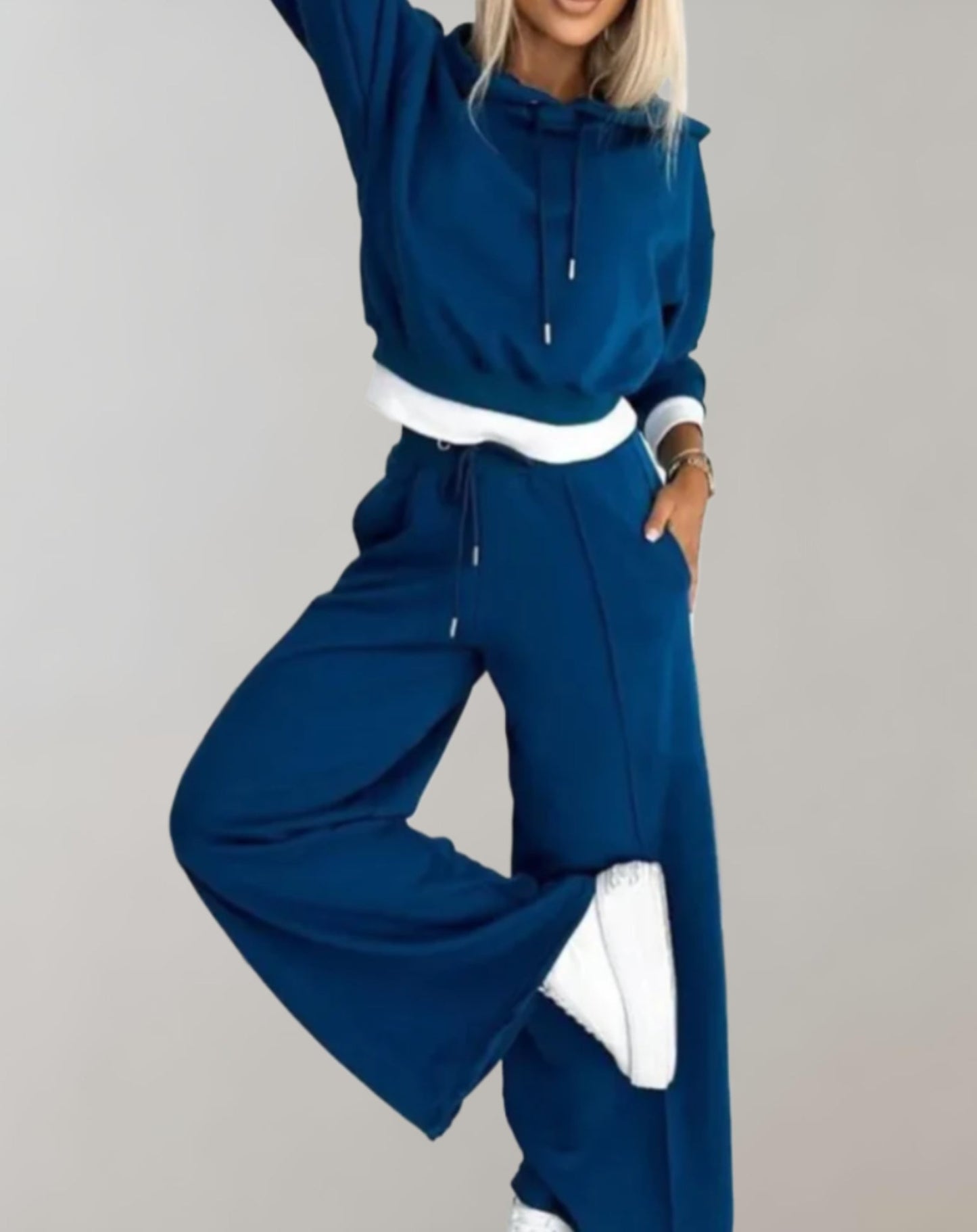 Elegantes Zweiteiler-Outfit mit figurbetonter Hose | Ideal für Frühling und Herbst