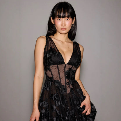 Langes Abendkleid aus Spitze und Mesh mit Tiefem V-Ausschnitt und Reißverschluss | Ideal für Frühling und Herbst