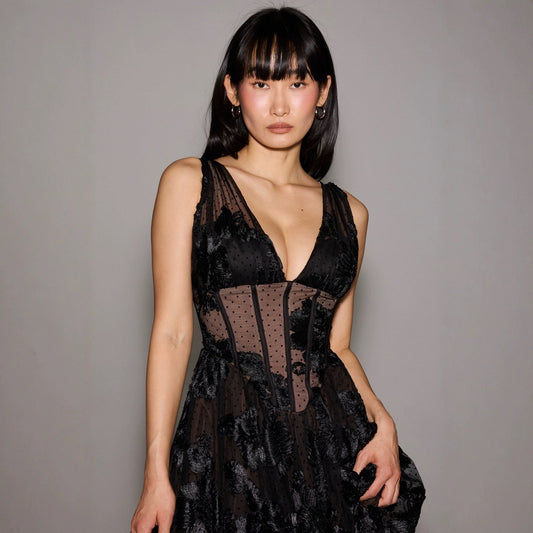 Langes Abendkleid aus Spitze und Mesh mit Tiefem V-Ausschnitt und Reißverschluss | Ideal für Frühling und Herbst