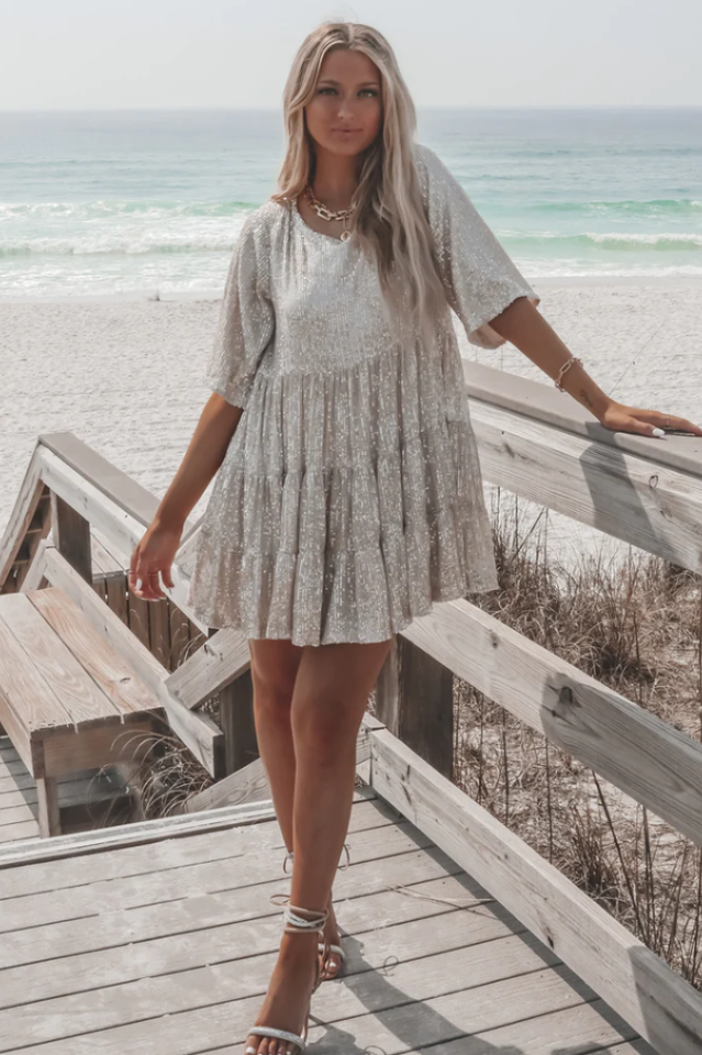 Stufiges Pailletten-Babydoll-Mini-Kleid | Ideal für Sommerpartys