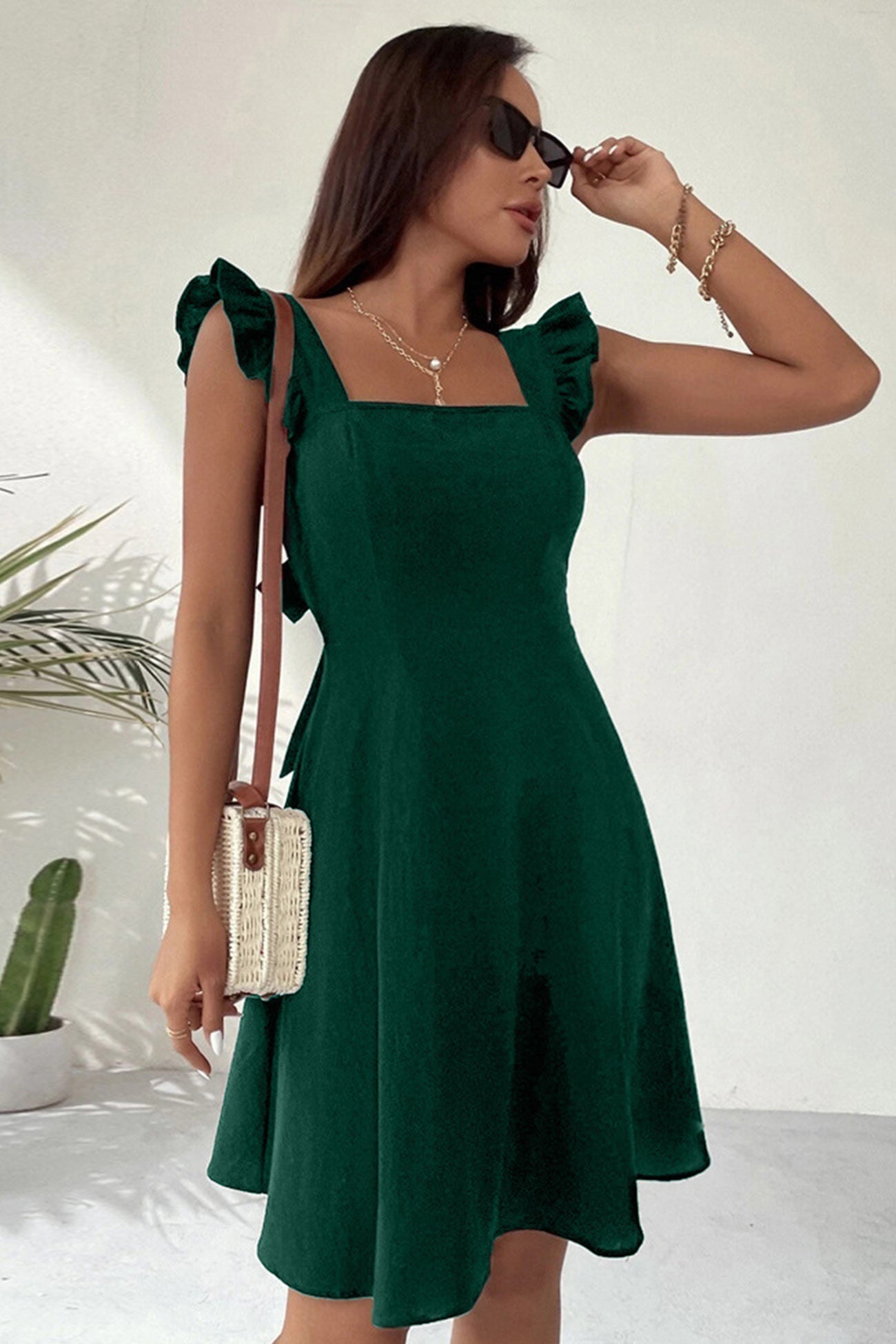 Ärmelloses Mini-Kleid mit Rüschen und Rückenschleife im Square-Neck-Design | Ideal für den Sommer