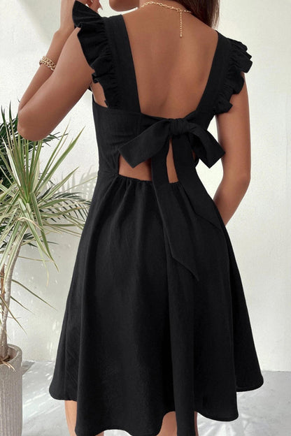 Ärmelloses Mini-Kleid mit Rüschen und Rückenschleife im Square-Neck-Design | Ideal für den Sommer