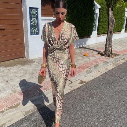 Wickel-Maxikleid mit tiefem V-Ausschnitt und fließendem Rock | Ideal für den Sommer