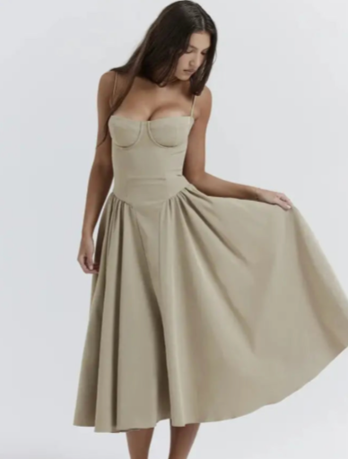 Schulterfreies Midikleid mit fließendem Stoff | Perfekt für Frühling und Sommer