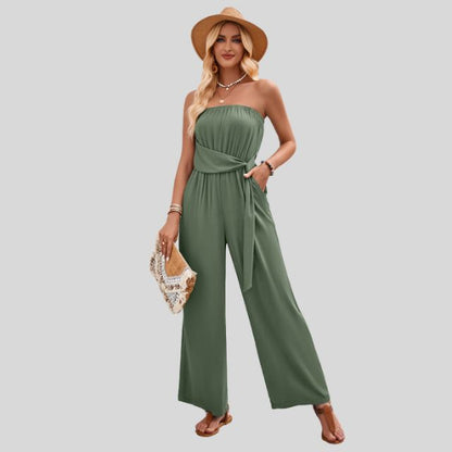 Schulterfreies Jumpsuit mit Taillenband und fließendem Stoff
