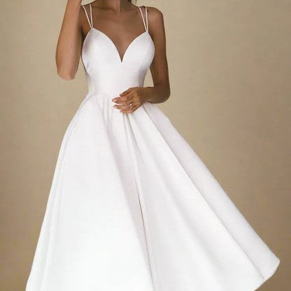Ärmelloses V-Ausschnitt-Kleid mit zarten Trägern | Ideal für den Sommer