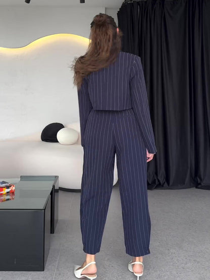 Gestreifte Weste mit Kurzem Blazer und Hochtaillierter Hose Dreiteiliges Set aus Polyester | Ideal für Frühling und Herbst