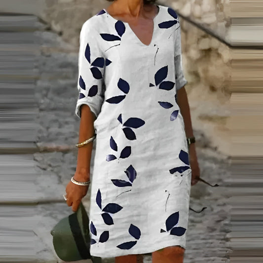 Sommerkleid mit Blattmuster und fließender Silhouette | Ideal für den Sommer