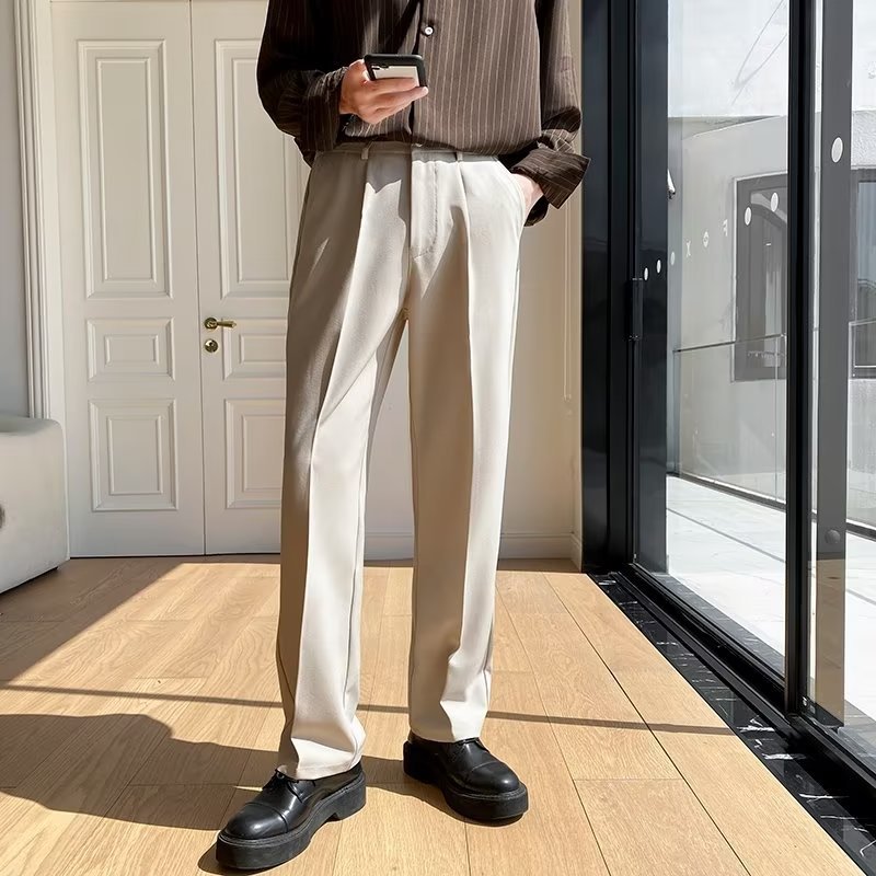 Herrenhose mit weitem Bein und geradem Schnitt, ideal für Frühling und Herbst