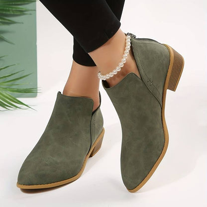 Stiefeletten mit spitzer Zehenpartie und perforierter Rückseite