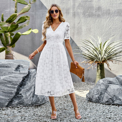 V-Ausschnitt Besticktes Spitzenkleid mit Rüschärmeln und Reißverschluss | Ideal für Frühling und Sommer